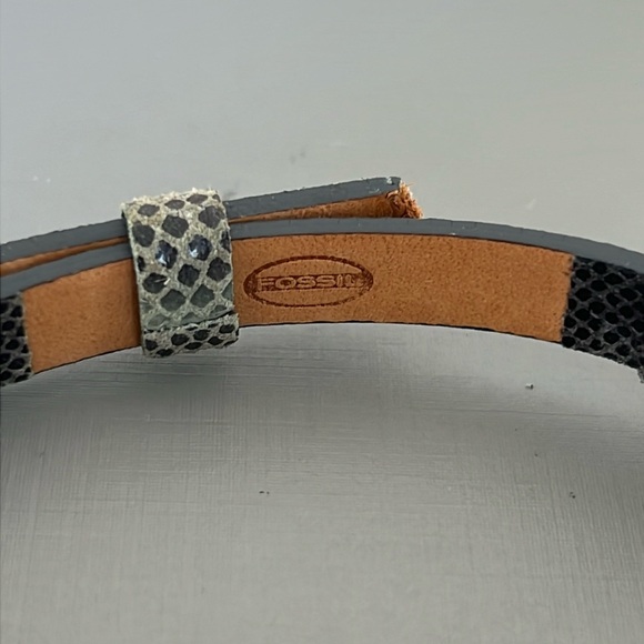 Vintage Fossil genuine leather dainty watch large wrist - Picture 7 of 13